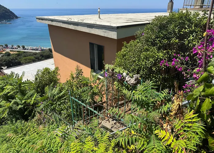 Daire Vintage Ocean View With Fast Wi-fi And Elevator To Town Levanto