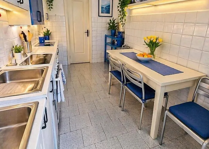 Vintage Ocean View With Fast Wi-fi And Elevator To Town Apartment Levanto
